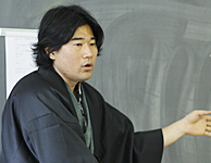 安達 哲也