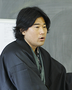 安達 哲也